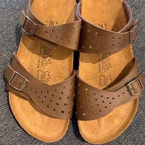 Stylish Brown Leather Sandals with Buckle Detail